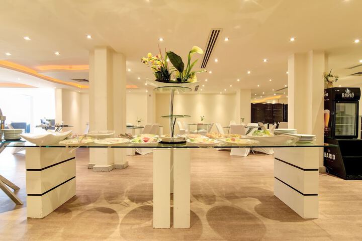 Dining 46 of 57