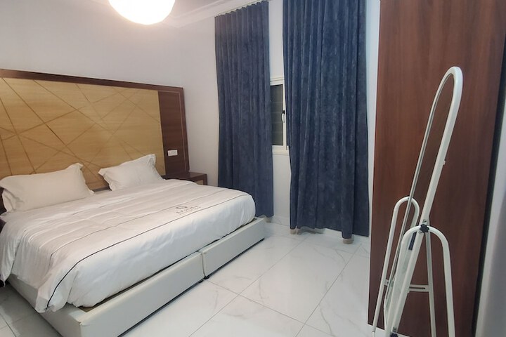 Room 9 of 11