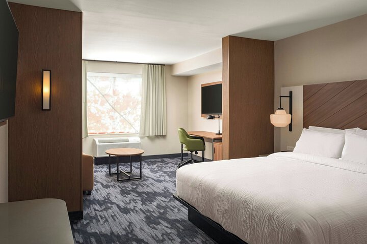 Room 2 of 9