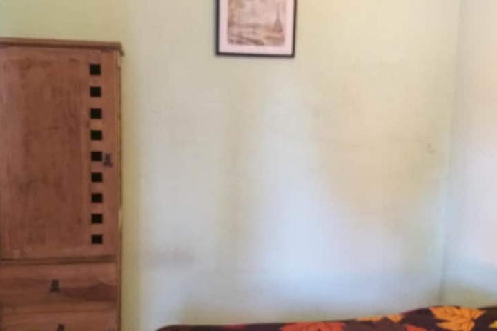 Room 27 of 64