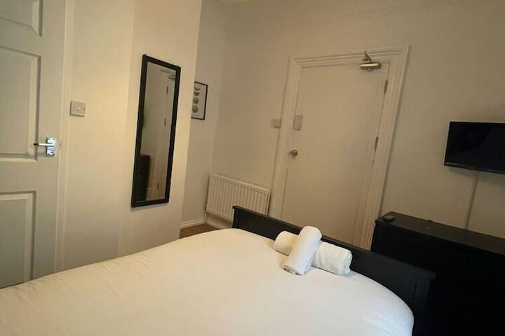Room 4 of 74