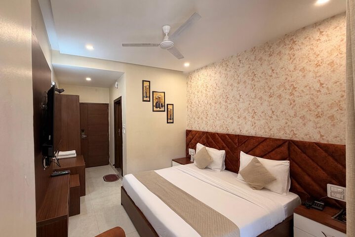 Room 14 of 65