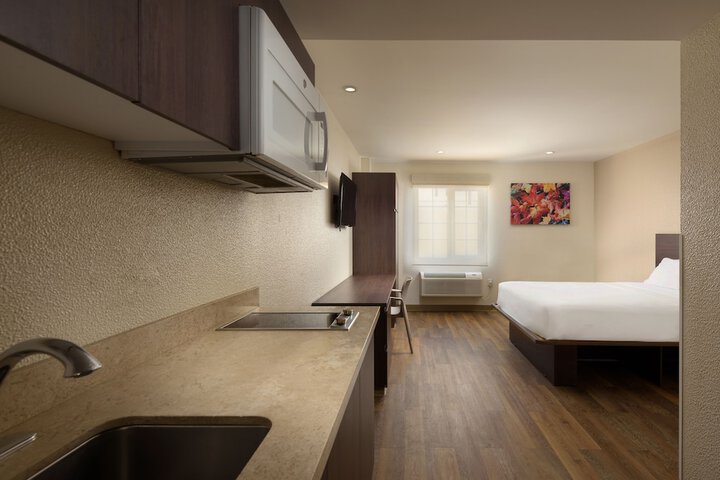 Room 13 of 30