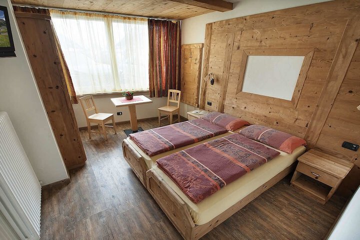 Room 6 of 24