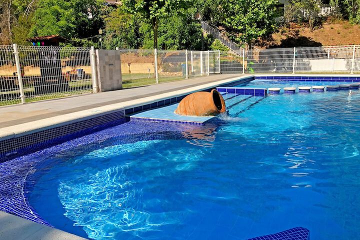 Pool 52 of 131