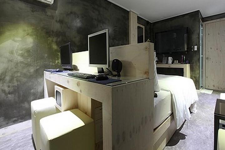 Room 3 of 6