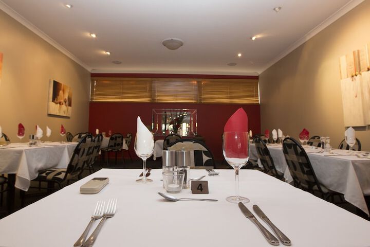 Dining 18 of 29
