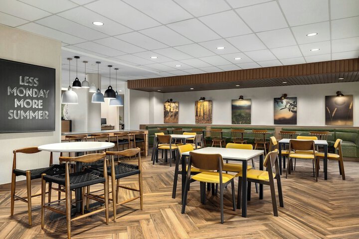 Breakfast/Coffee Service 41 of 48