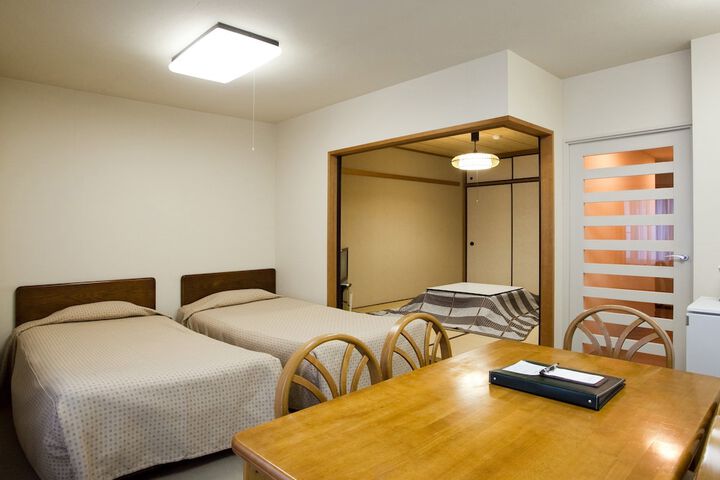 Room 16 of 108