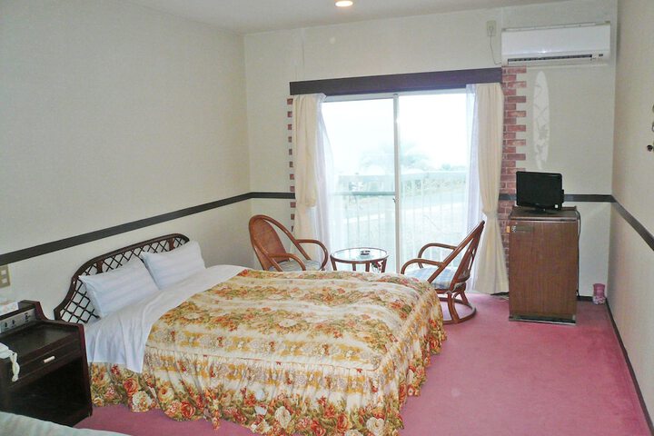 Room 7 of 33