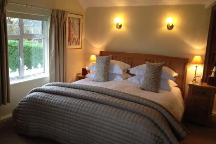 Room 2 of 8