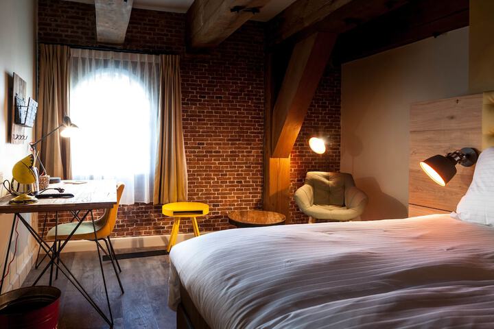 Room 16 of 64