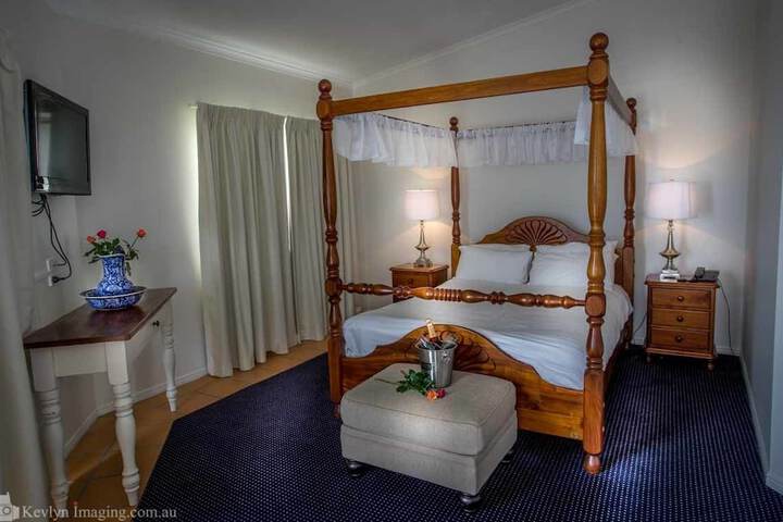 Room 7 of 32