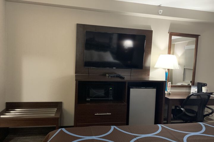 1 King Bed Accessible (2 of 11)