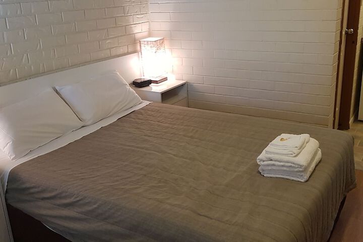 Room 5 of 15