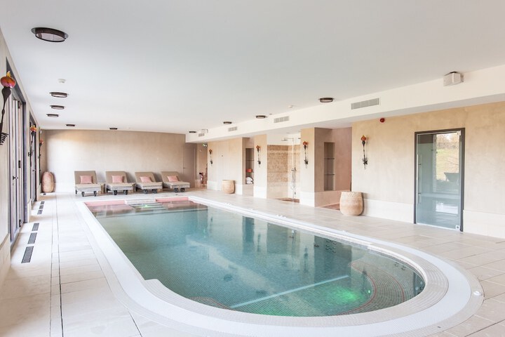 Pool 100 of 209