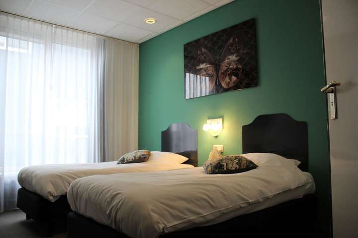 Room 12 of 33