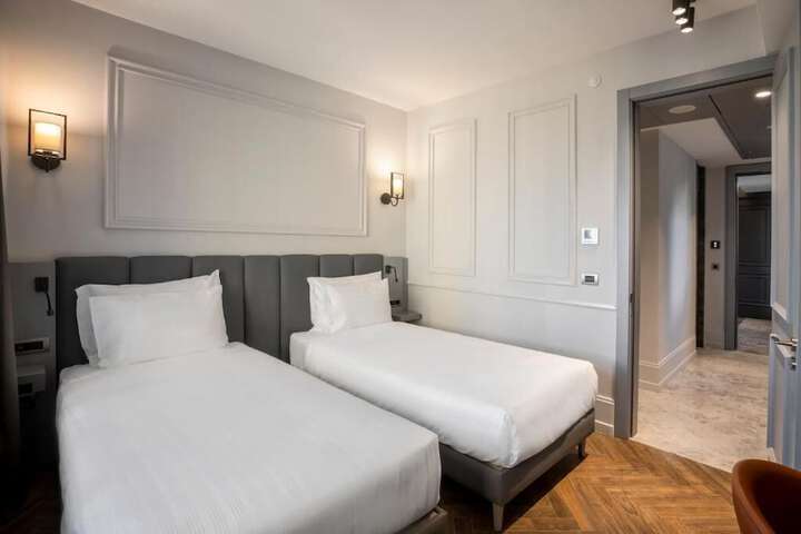 Room 40 of 126