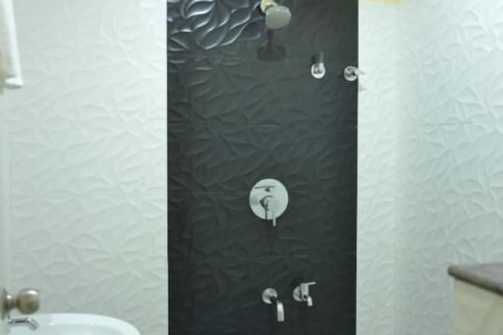 Room 9 of 10