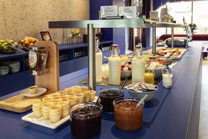Breakfast/Coffee Service 44 of 65