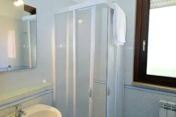 Room 6 of 14