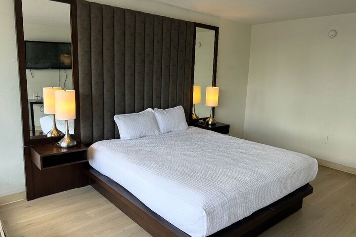 Room 2 of 7