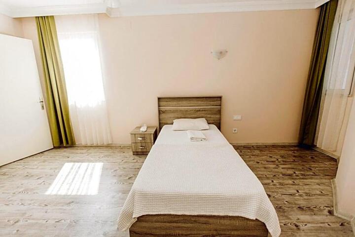 Room 14 of 27