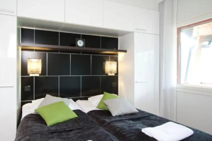Room 3 of 9