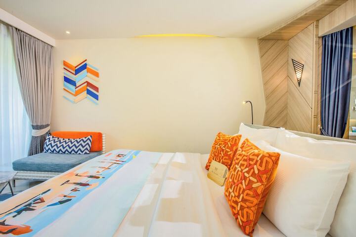 Room 33 of 148