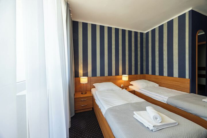 Room 16 of 53