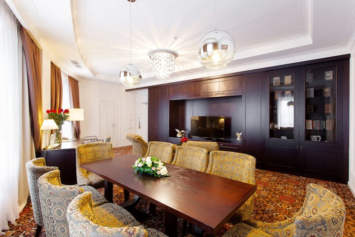 Room 15 of 46