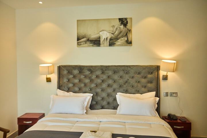Room 34 of 144