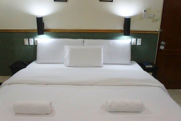 Room 6 of 65