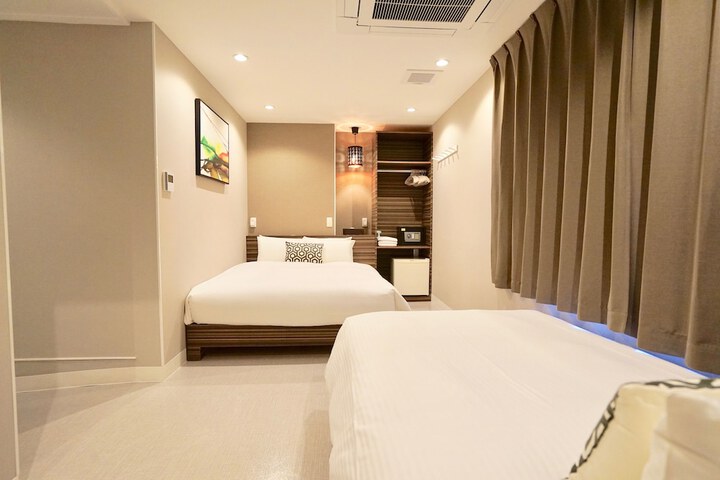 Room 21 of 77