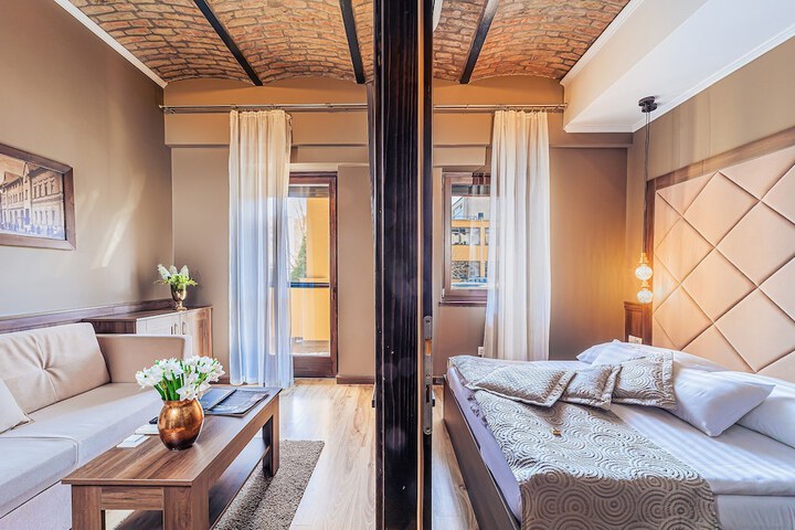 Room 17 of 47