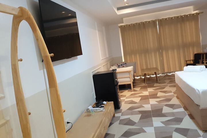 Room 6 of 17