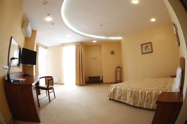Room 16 of 74