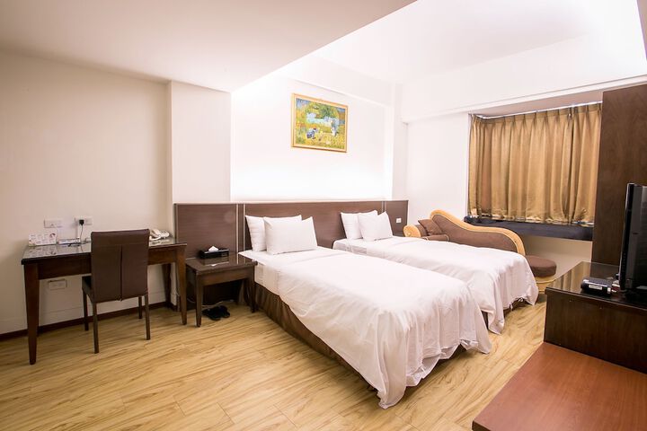 Room 12 of 25