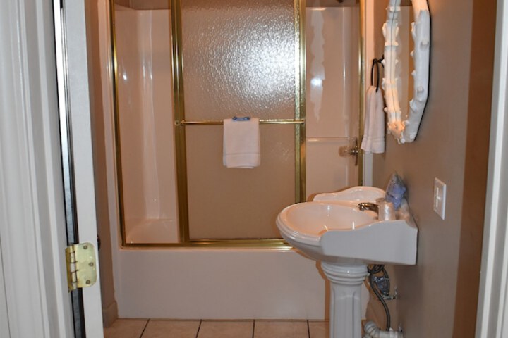 Room 52 of 94
