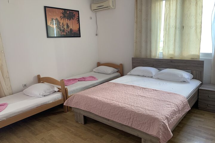Room 6 of 18
