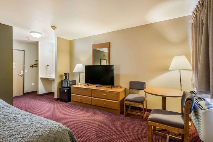 1 King Bed Accessible (5 of 17)