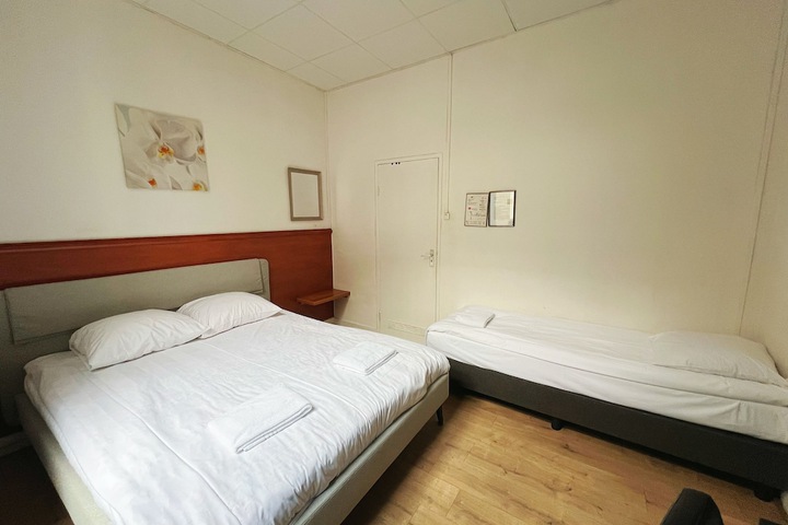 Room 3 of 32