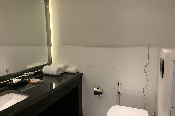 Room 27 of 43