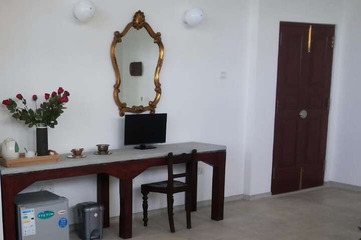 Room 12 of 38