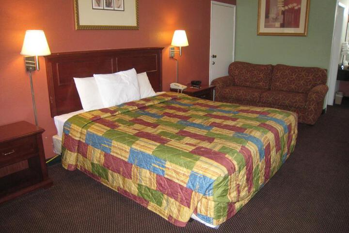 1 King Bed (5 of 6)