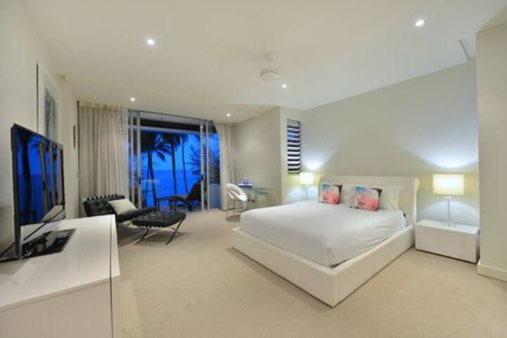 Room 3 of 32
