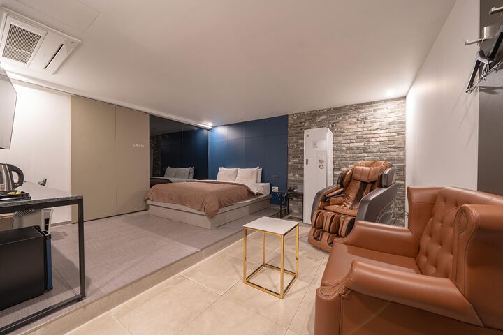 Room 62 of 64