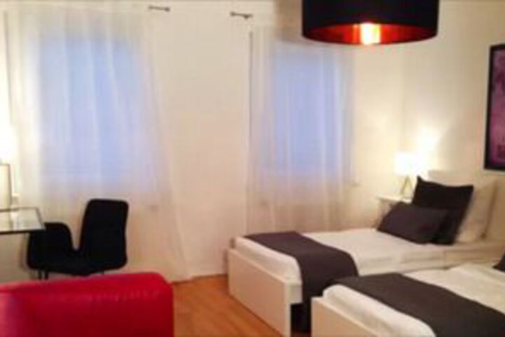 Room 10 of 34