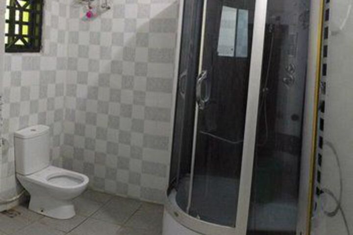Room 3 of 32