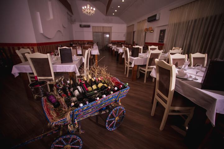 Dining 41 of 62